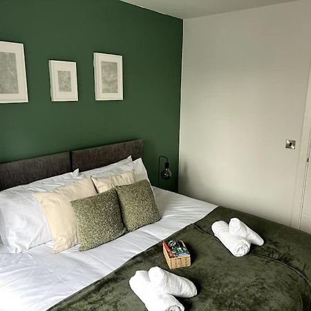 Luxury Oaks Suite, Free Private Parking, 2 Bed 2 Bathroom Apartment, Central Solihull Birmingham Exteriör bild