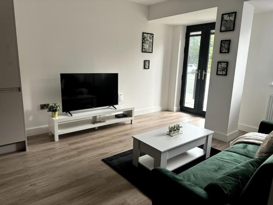 Luxury Oaks Suite, Free Private Parking, 2 Bed 2 Bathroom Apartment, Central Solihull Birmingham Exteriör bild
