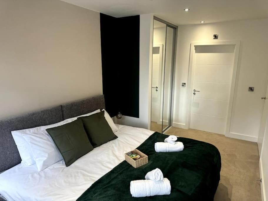 Luxury Oaks Suite, Free Private Parking, 2 Bed 2 Bathroom Apartment, Central Solihull Birmingham Exteriör bild