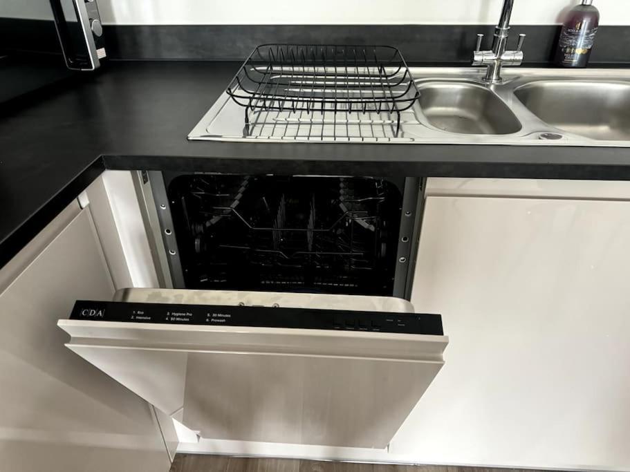 Luxury Oaks Suite, Free Private Parking, 2 Bed 2 Bathroom Apartment, Central Solihull Birmingham Exteriör bild