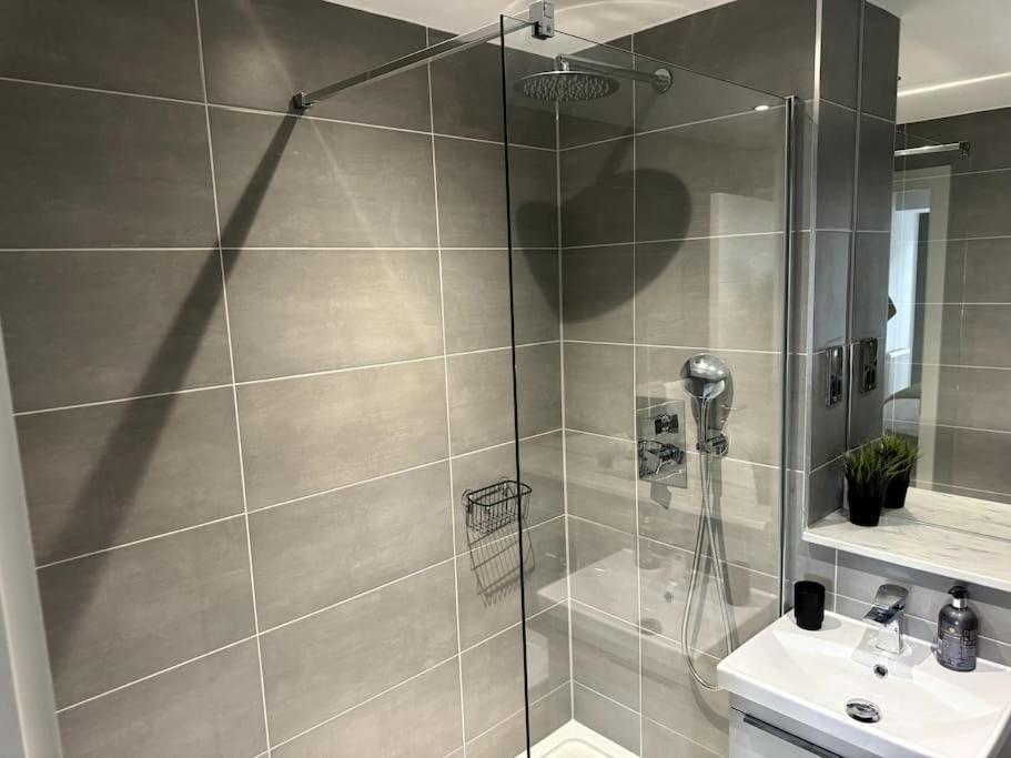 Luxury Oaks Suite, Free Private Parking, 2 Bed 2 Bathroom Apartment, Central Solihull Birmingham Exteriör bild