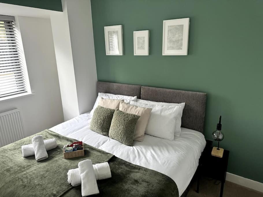 Luxury Oaks Suite, Free Private Parking, 2 Bed 2 Bathroom Apartment, Central Solihull Birmingham Exteriör bild
