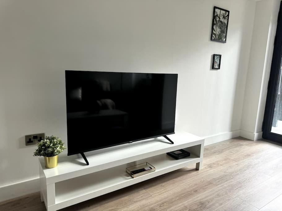 Luxury Oaks Suite, Free Private Parking, 2 Bed 2 Bathroom Apartment, Central Solihull Birmingham Exteriör bild