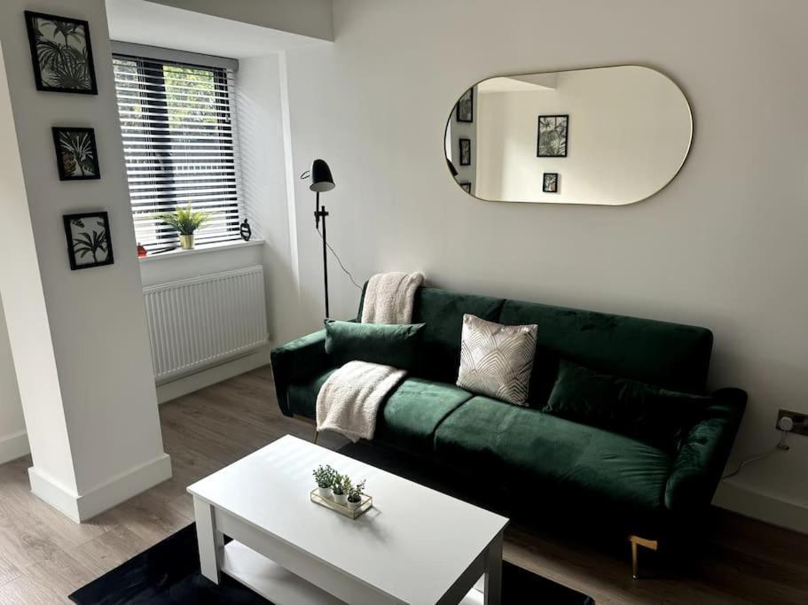 Luxury Oaks Suite, Free Private Parking, 2 Bed 2 Bathroom Apartment, Central Solihull Birmingham Exteriör bild