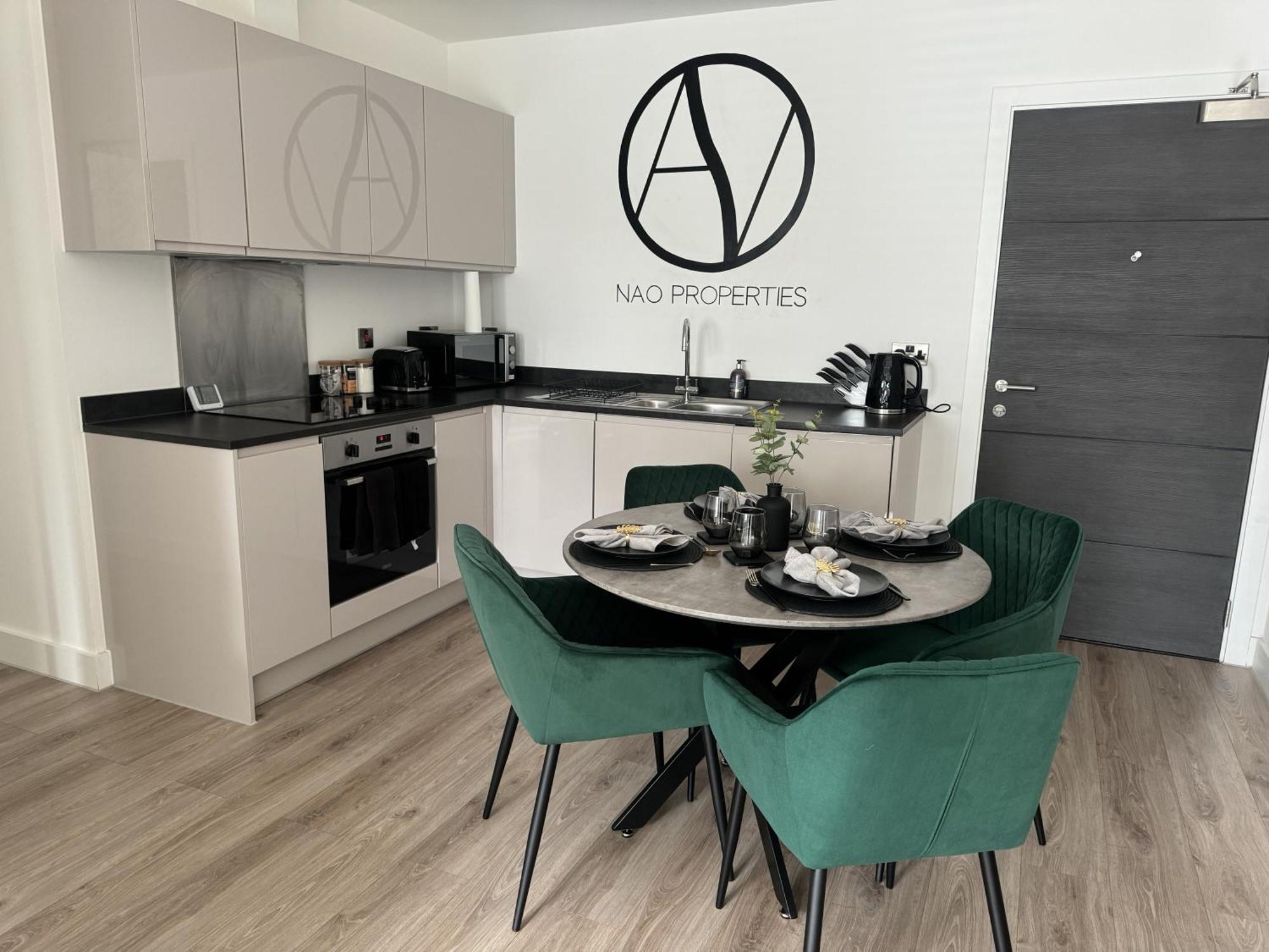 Luxury Oaks Suite, Free Private Parking, 2 Bed 2 Bathroom Apartment, Central Solihull Birmingham Exteriör bild